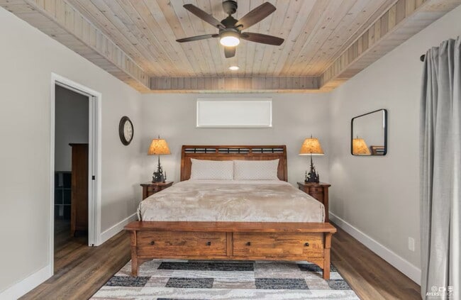 Building Photo - SEASONAL RANCH HOME