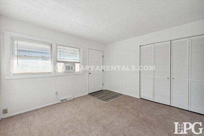 Building Photo - 2651 Consaul St
