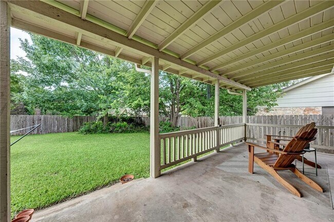Building Photo - 402 Greenwood Dr