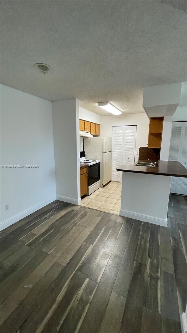 Building Photo - 1247 SW 46th Ave