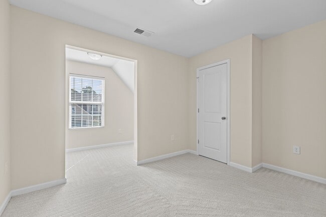 Building Photo - 624 Hiddenbrook Dr