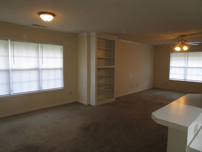 Building Photo - 345 Wildwood Ave