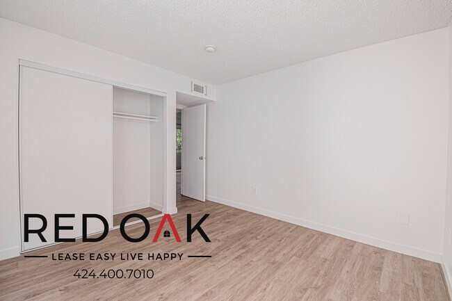 Building Photo - 11817 Victory Blvd