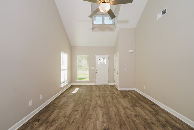 Building Photo - 240 Willowridge Ln