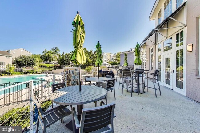 Building Photo - 4139 S Four Mile Run Dr