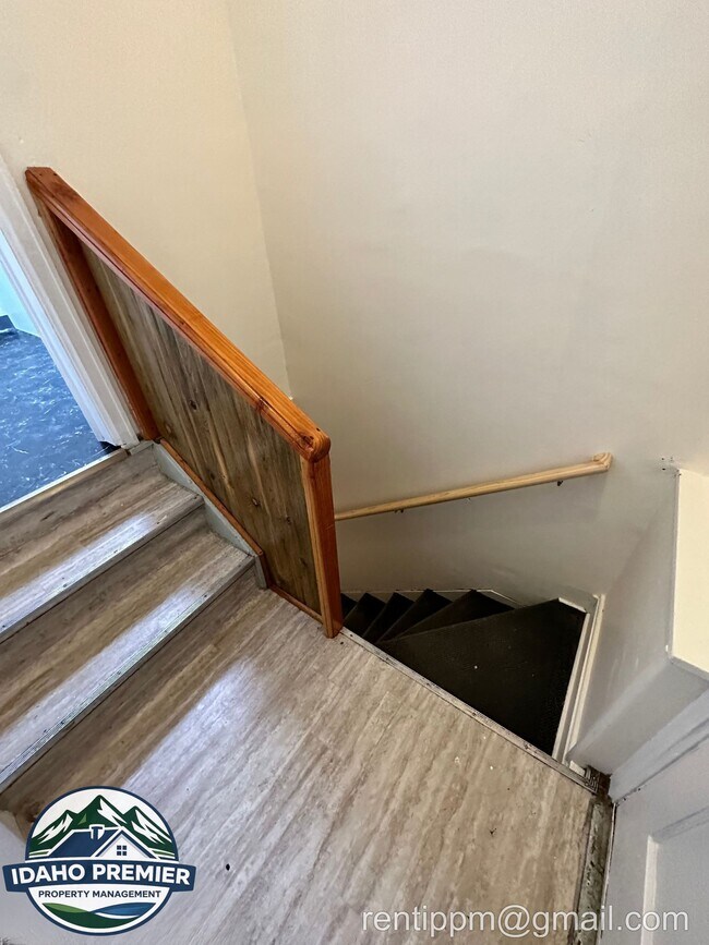 Building Photo - 709 N Stanley St