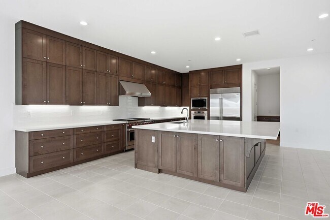 Building Photo - 20568 Edgewood Ct