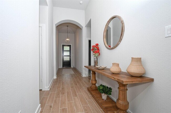 Building Photo - 128 E Cascade Heights Dr
