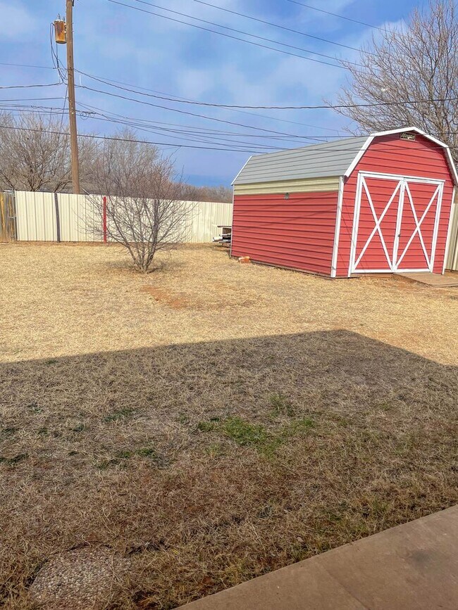 Building Photo - 3 bed 2 bath 5 min. from Texas Tech University