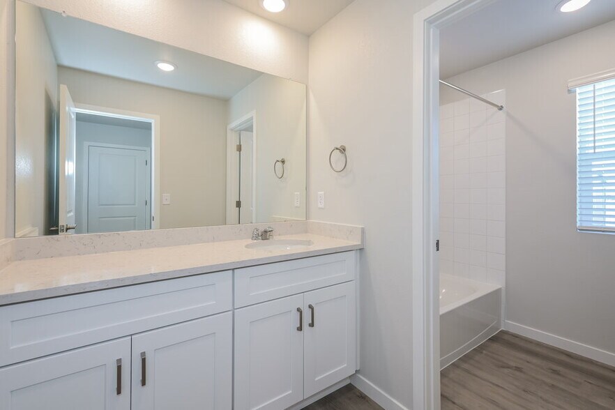 Building Photo - 2146 Flower Blossom Ave