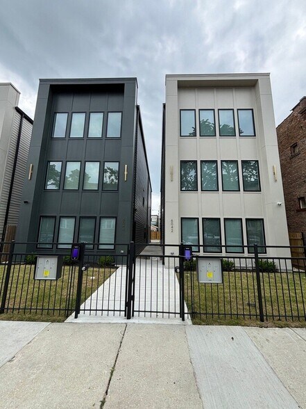 Building Photo - 6042 S Eberhart Ave