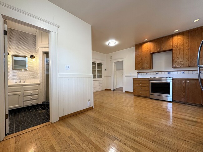 Building Photo - Charming Craftsman Style Home for Rent in ...