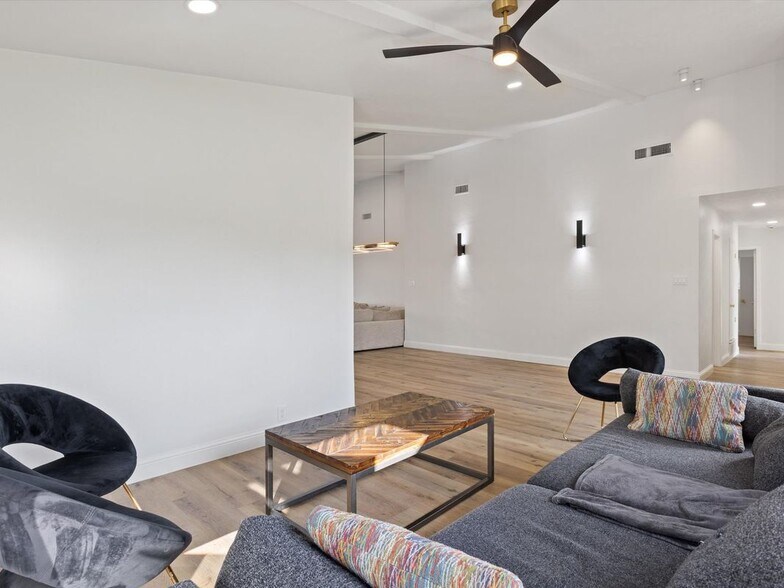 Building Photo - 3404 Newkirk Dr