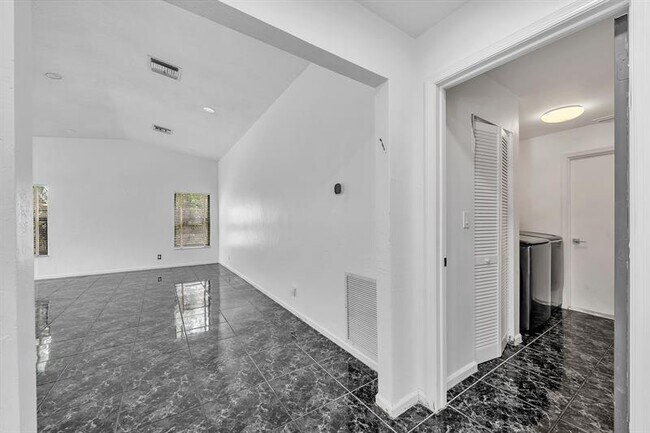 Building Photo - 303 NW 105th Terrace