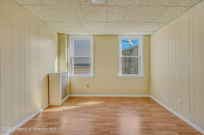 Building Photo - 398 Winola Ave