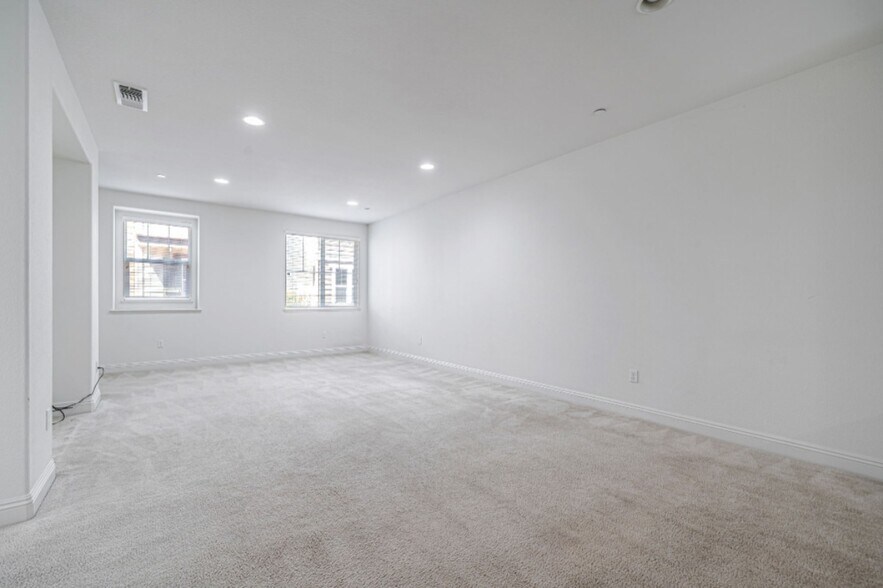 Building Photo - 6704 S Mariposa Ln