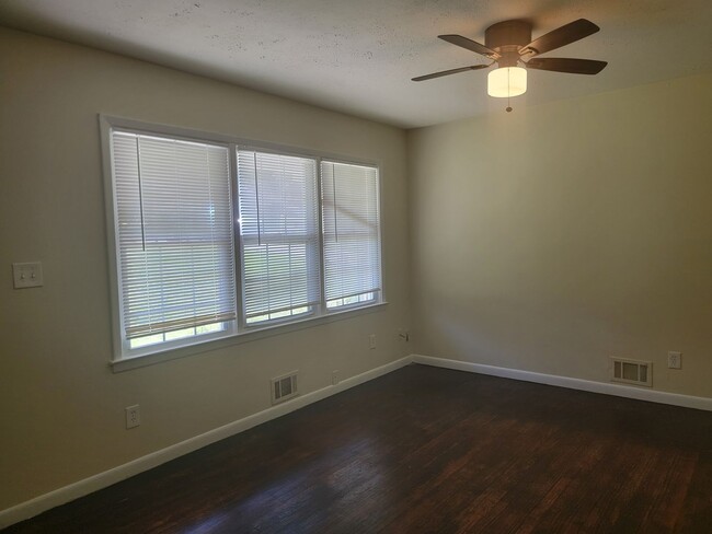 Building Photo - Spacious 3BR Ranch in Prime Atlanta Location!