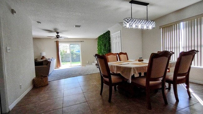 Building Photo - 1519 W 17th St