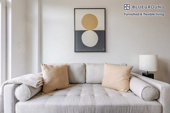 Building Photo - 82 4th Ave