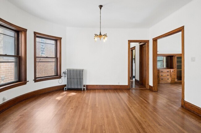 Building Photo - 1263 W Foster Ave