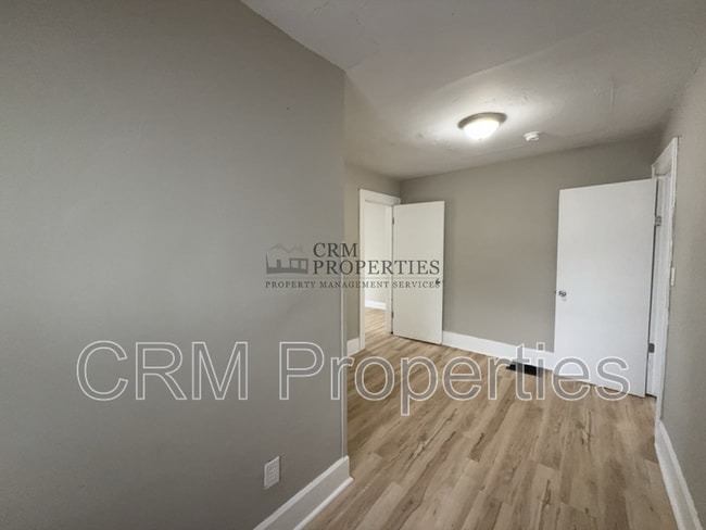 Building Photo - 301.5 N Temple Ave