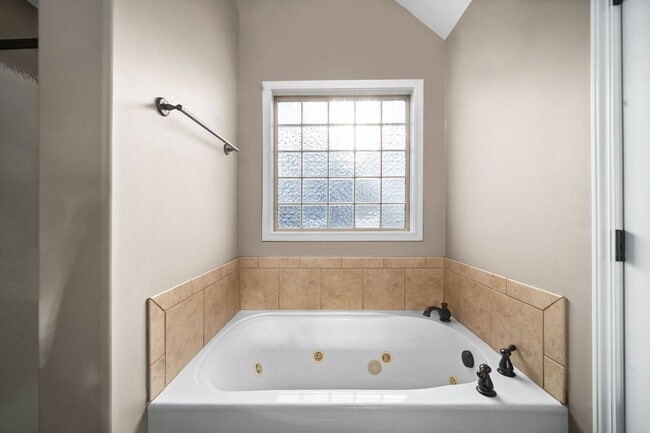 Building Photo - Pet Friendly Three Bedroom with Bonus!