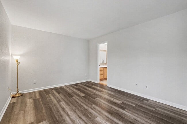 Building Photo - 13085 W Cedar Dr