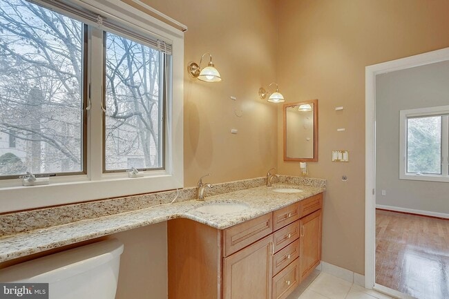 Building Photo - 9801 Clydesdale St