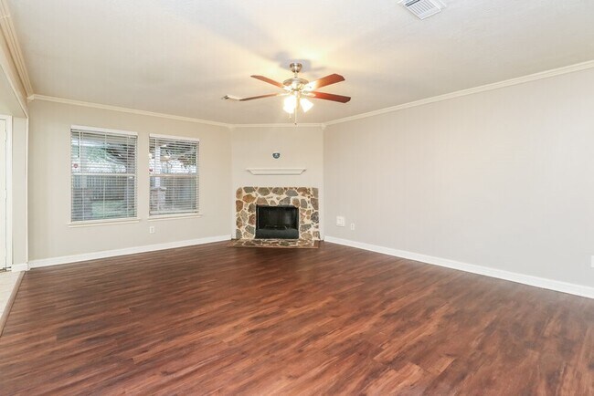 Building Photo - 11710 Sandy Stream Dr