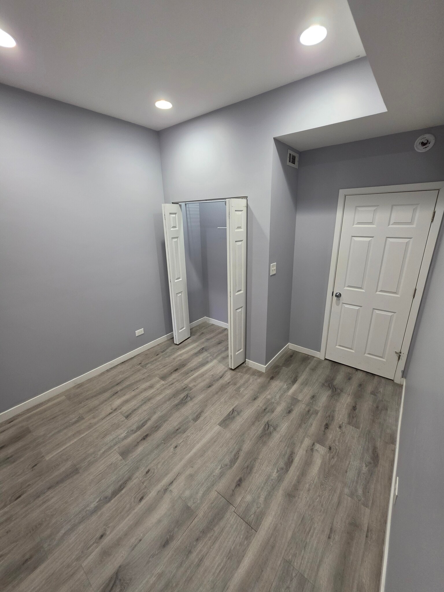 Building Photo - 2113 W 18th Pl