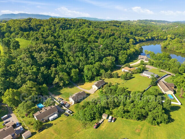 Building Photo - 1690 River Bend Rd