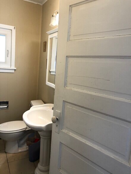 Building Photo - 130 Ridgeway St