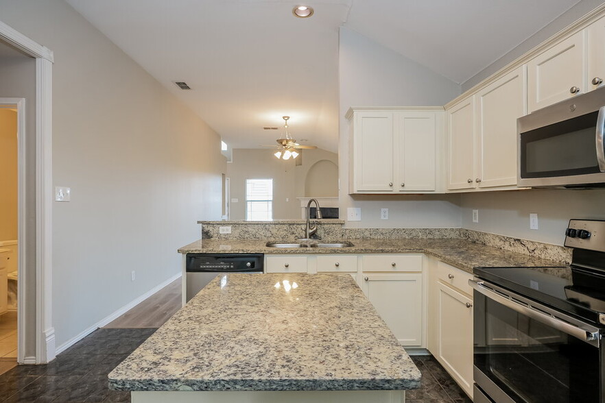 Building Photo - 2522 Esquire Dr