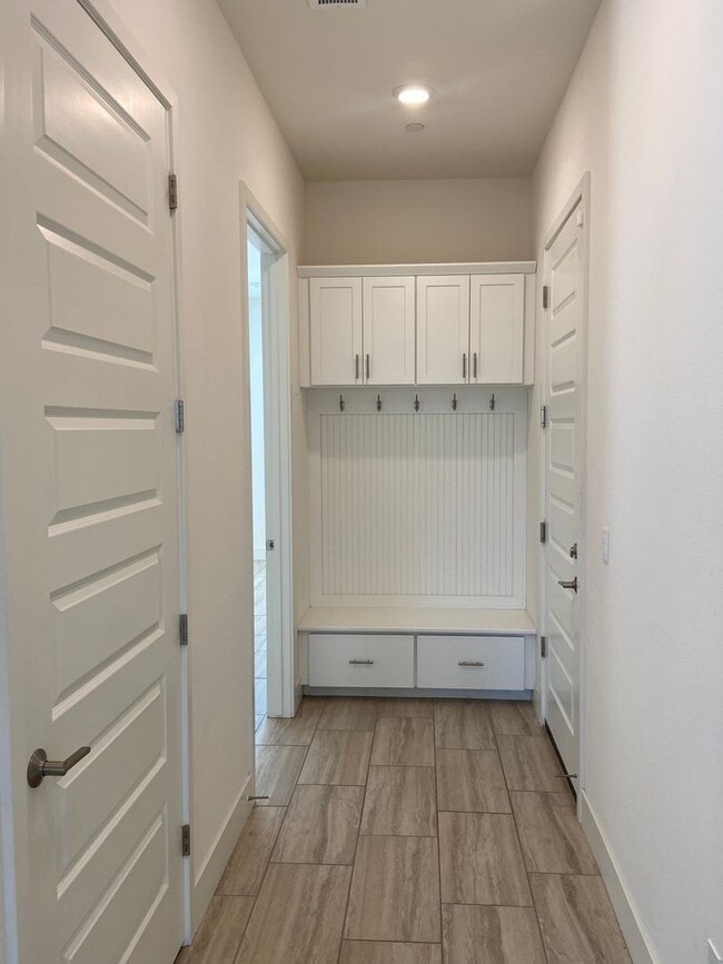 Building Photo - 5011 Murieta Pl