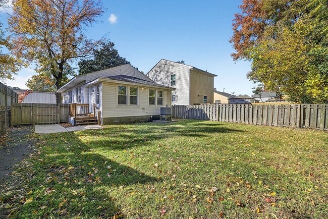 Building Photo - 830 Westwood Ave