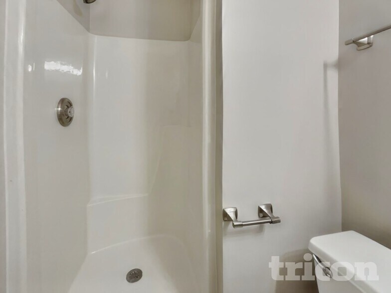 Building Photo - 6107 Tesh Ct