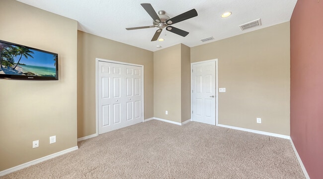 Building Photo - 8280 Villa Grande Ct