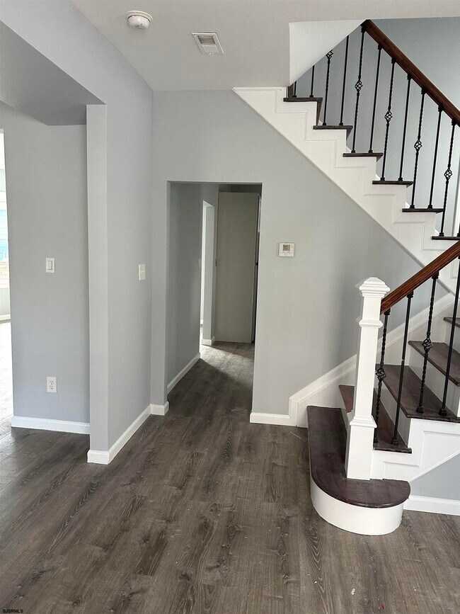 Building Photo - 12 S Jackson Ave