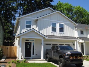 Building Photo - SPACIOUS FOUR BEDROOM HOME IN VANCOUVER