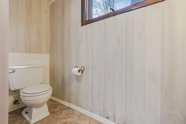 Building Photo - 2543 Stonington Ave