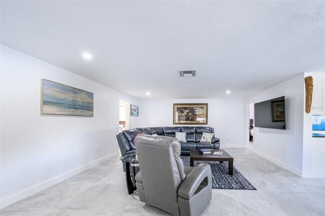 Building Photo - 149 Crescent Dr