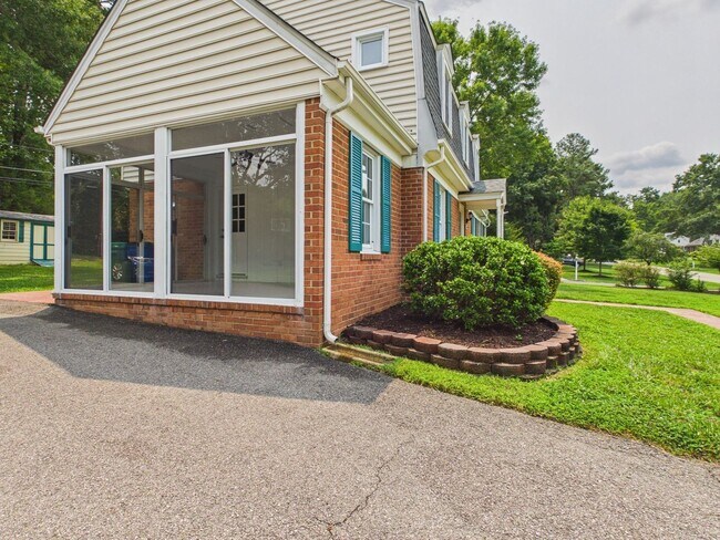 Building Photo - 1519 Chauncey Ln