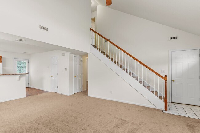 Building Photo - 304-306 Dads Way