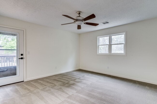 Building Photo - Completely renovated 4 bedroom, 3 bathroom...