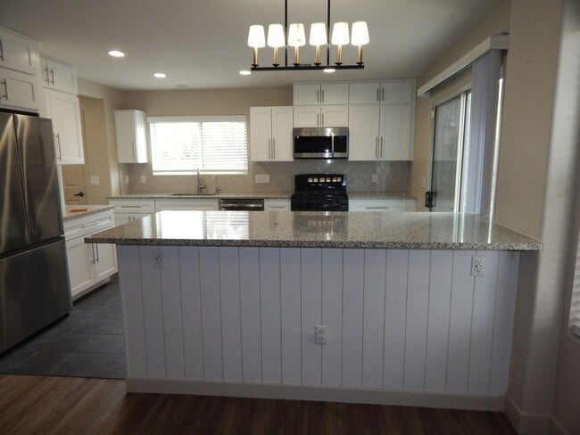 Primary Photo - 2 Bedrooms - 2.5 bathrooms - Large Loft Area