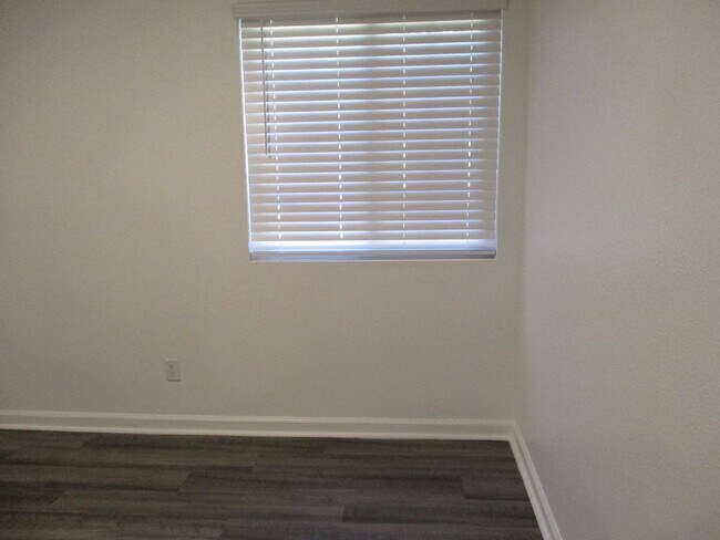 Building Photo - Desirable Chula Vista 2 Bedroom 2 Bath Condo!