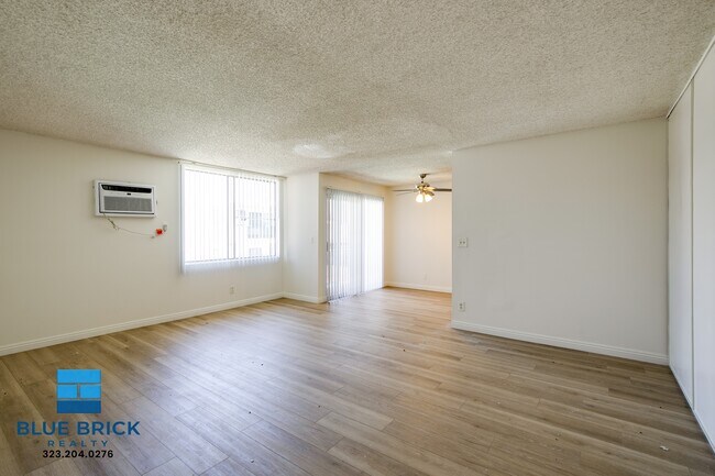 Building Photo - 5452 Corteen Pl