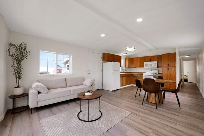 Building Photo - 325 3rd Ave