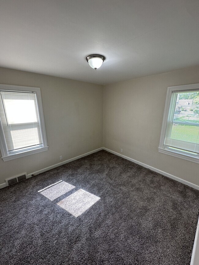 Building Photo - 38-40 Beechwood Drive