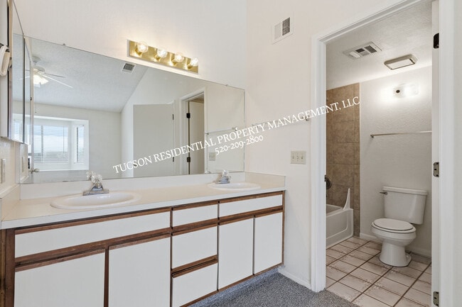 Building Photo - 9960 E Banister Dr